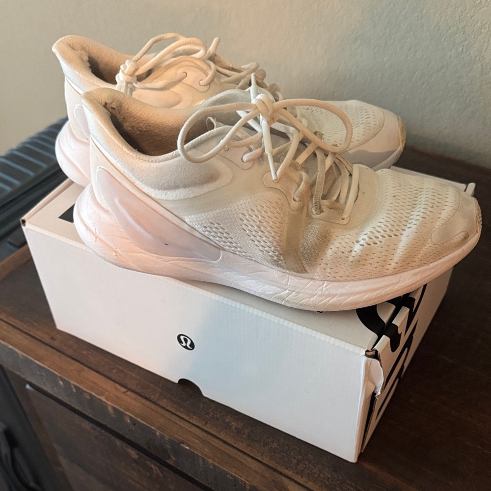 Lululemon bliss feel run shoes